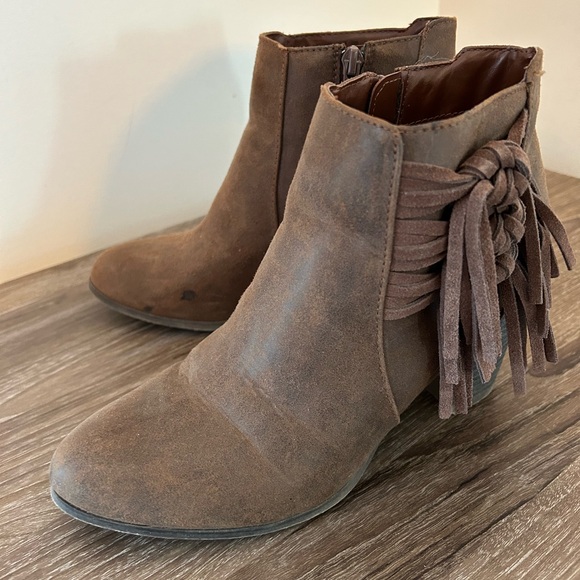 Cute ankle booties - Picture 2 of 7